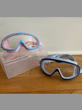 NEW 2x Kids (Age 3-15) Swim Goggles & Earplugs Anti-Fog Wide Frame